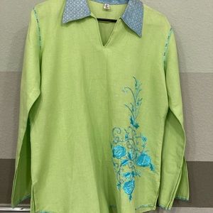 TUNIC COTTON/LINEN TOP. Green with embroidery in front. L.